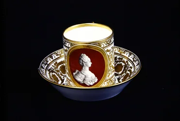 Kopp och fat från Sevres med Marie-Antoinettes avbild, ca 1773-4 (porslin)