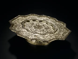 Silverförgylld salver med formade konturer, från toaletttjänsten Lennoxlove, ägd av Frances Teresa Stewart, hertiginnan av Richmond och Lennox: French, Paris, 1666 - 1667