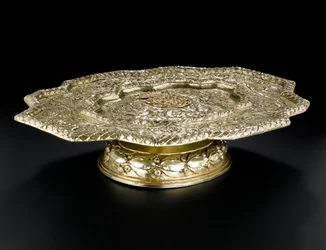 Silverförgylld salver med formade konturer, från toaletttjänsten Lennoxlove, ägd av Frances Teresa Stewart, hertiginnan av Richmond och Lennox: French, Paris, 1666 - 1667