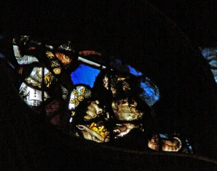 Den västra rosenänkan som visar en scen från Uppenbarelseboken: Krig i himlen; St Michael erövrar draken (12:7 8).
