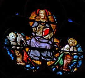 Fönstret med västrosen som visar en scen från Uppenbarelseboken: Kristus med de fyra heliga vilddjuren - symboler för evangelisterna