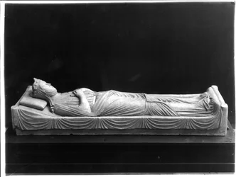Tomb av Isabel av Angouleme, drottning av England och hustru till kung John (1186-1246)
