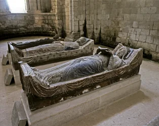 Gravar av Eleonora av Akvitanien (förgrunden) (1122-1204) drottning av H...