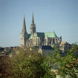 Utsikt över Chartres-katedralen, från sydost, började 1194