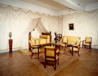 Utsikt över kejsar Napoleon I:s (1769-1821) rum på slottet Malmaison, vid Rueil Malmaison.
