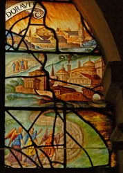 Fönster i Charnier (w.13) som visar två scener: Att döda grisen: Abraham besöks av 3 änglar (målat glas)