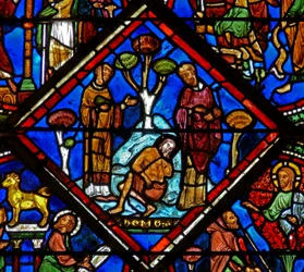 Fönster w15 som visar en scen i det barmhärtige samaritens fönster: pilgrimen ignoreras av en präst och en Levi