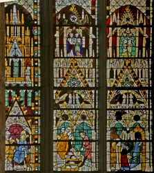 Fönster w17 som visar scener från St Stephens liv och historien om hans reliker.
