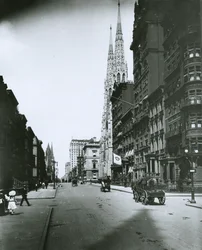 Fifth Avenue, norrut från 49th Street