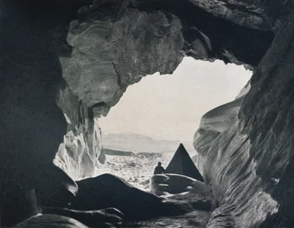 Läger i grottan under Penelope Point, 1912, 1913