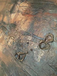 Patina i sprucken brons