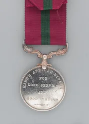 Medalj för lång tjänst och gott uppförande, regementssergeant Major Hassan Jabir, The King