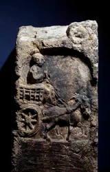 Art Gallo Romain: stele som föreställer en man på en vagn spänd till en häst. 50 f.Kr.-100 e.Kr. Metz. Museum of Fine Arts