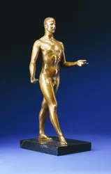 Man Walking - Portrait of Lincoln Kirstein, c.1933 (paket förgylld brons på ådrad svart marmorbas)