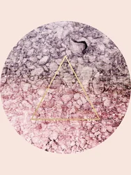 Geometrisk sten – guldtriangel