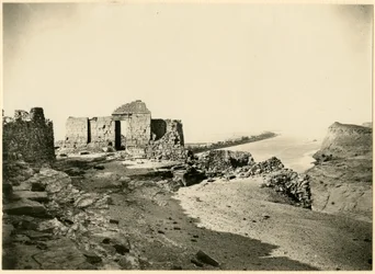 Tempelruiner, med Nilen i bakgrunden, Qasr Ibrim, Egypten, fotografi av Georg Steindorff, ca 1930