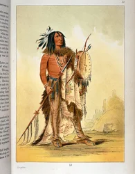 Indiansk svartfotshaman med tamburin och spjut