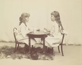Frances och Ethel de Forest, döttrar till Robert de Forest, ca. 1890.