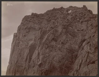 [Mountaintop med skjul]