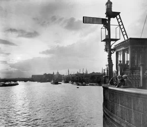 Utsikt uppströms från Tower Bridge, Stepney, Tower Hamlets, London