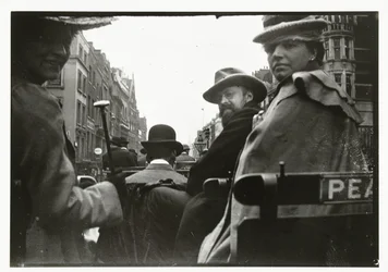 George Breitner och Marius Bauer i en vagn i London