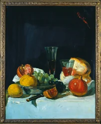 Vindruvor, citroner och granatäpplen med vita vinglas och bröd