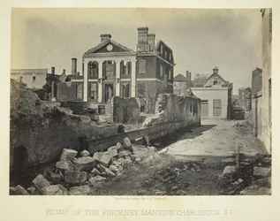 Ruinerna av Pinckney Mansion, Charleston, S.C., 1865.