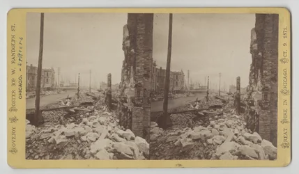 Stereograf av Washington Street från hörnet av LaSalle Street med utsikt österut efter Chicago-branden 1871, 1871 (bw-foto på kortfäste)