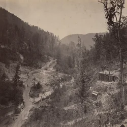 Whiteside Valley nedanför bron