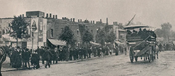 "På vägen till Kew Gardens, söndag eftermiddag", 1901