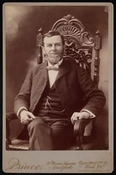 Porträtt av Joseph Williams Collins 1839-1904, 1890-talet.