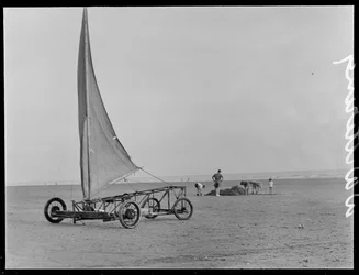 En sandbåt på West Wittering Beach,1930-talet (foto)
