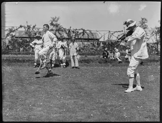 Medlemmar i Bampton Morris-truppen utför en dans