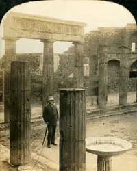 Triangulärt forum, ruinerna av Pompeji, Italien, c1909.