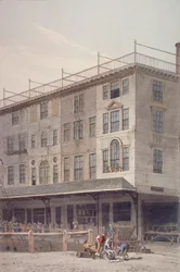 Utsikt över Billingsgate Market med människor och fiskar vid kajen, City of London, 1810