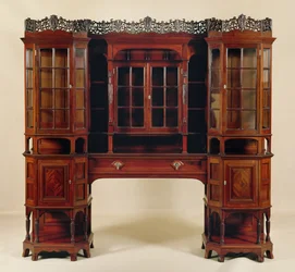 Vitrinskåp, tillverkat för Morris & Co., ca 1880 (snickrad mahogny)