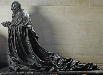 Kardinal Rene de Birague i bön (bronsskulptur