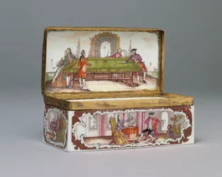 En Frankenthal rektangulär snusdosa och bombskydd, insidan av omslaget med en scen av herrar som spelar biljard, ca 1770