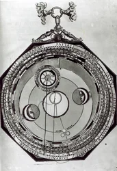 En Volvelle, som möjligen visar månens cykler, efter en illustration från Astronomicon Caesareum av Petrus Apianus, 1540
