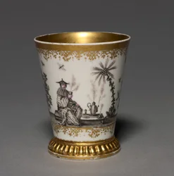 Bägare, tillverkare Meissen Porslinsfabrik, Tyskland, före 1720 (porslin, interiör förgylld)