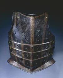 Bröstplåt från hussarens kurass, ca 1580 (etsat & förgyllt stål)