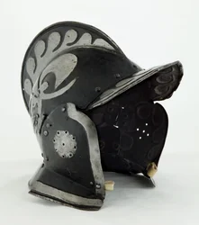 Burgonet, tidigt 1600-tal (stål och järn med svart färg och spår av läder)