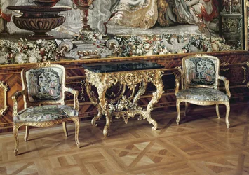 Konsolbord och två fåtöljer, 1745