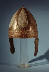 Europeisk krigshjälm, c.500 (metall)