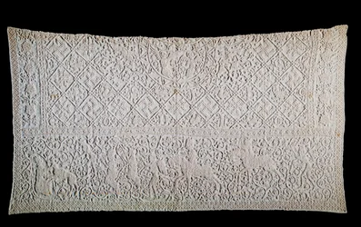 Talarstolsöverdrag (linnebroderi på slätvävt linne)