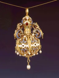 Pomander, ca 1600 (guld & cloisonne emalj)
