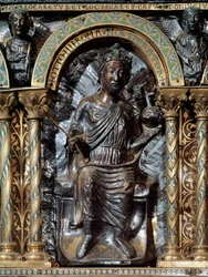Sarkofag av Karl den Store (742-814). Representation av kejsar Othon IV av Brunswick (v. 1175-1218). 1165-1215. Tyskland. Palatinska kapellet i katedralen i Aachen.