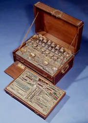 Resekirurgi och apotekskit. 1640. Augsburg. Dekorativ konst, Paris.