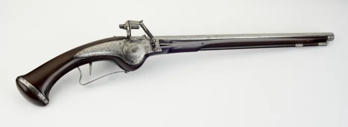 Wheel-Lock Holster Pistol, c.1625-50 (stål, järn & valnötsträ)