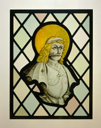 Fragment av fönsterpanel med bepansrat helgon